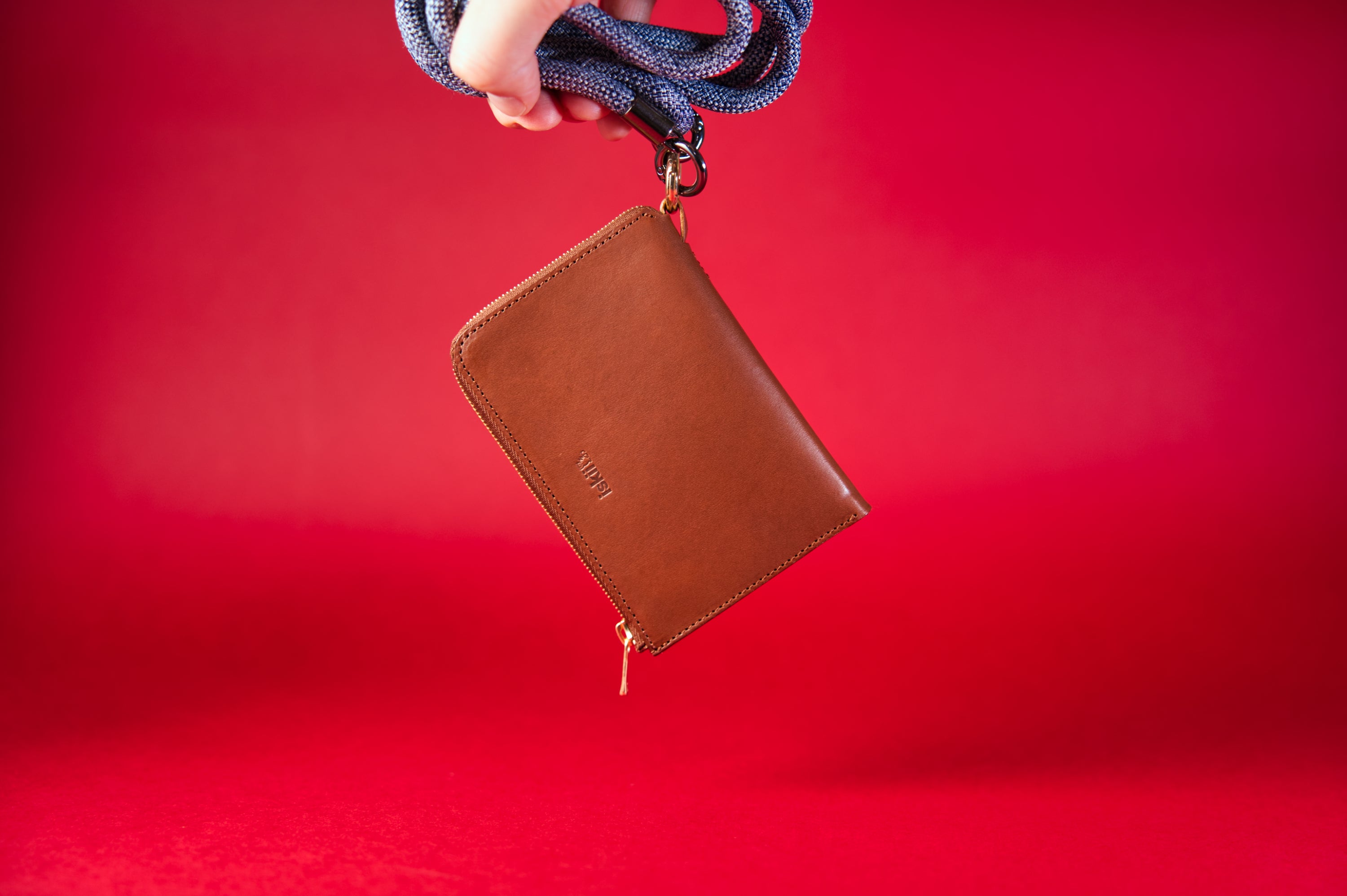 Slim wallet with shoulder strap｜ショルダーストラップがつくイスキー薄型財布