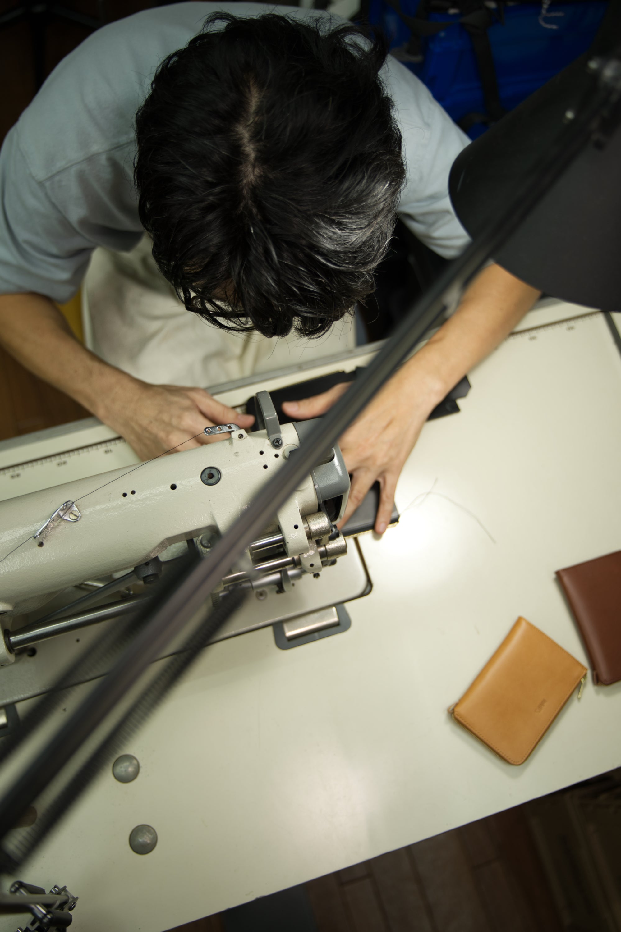 職人が手作りするイスキーの日本製革財｜Handcrafted Japanese leather wallets by artisans from isikii